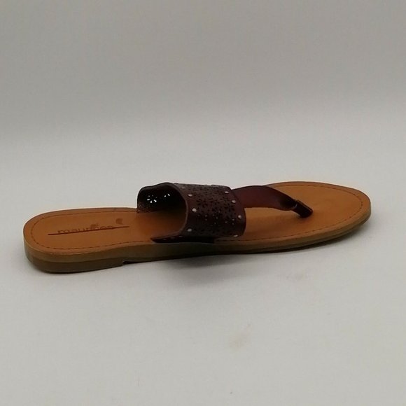 Maurices Womens Pryia Thong‎ Sandal Brown Perforated Studs Flat Heel 7M - Picture 2 of 9